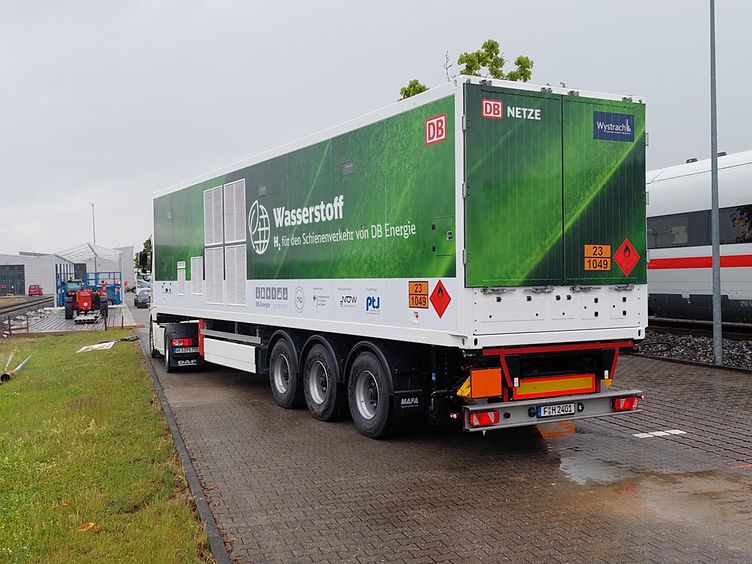 Mobiler Speichertrailer der Wasserstoffinfrastruktur in Augsburg.