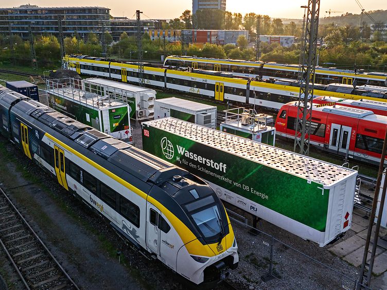 Wasserstoff-Pilotanlage von DB Energie im Bahnbetrieb.