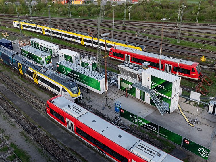 Wasserstoffzug und Tankstelleninfrastruktur des Projekts H2goesRail in Tübingen.