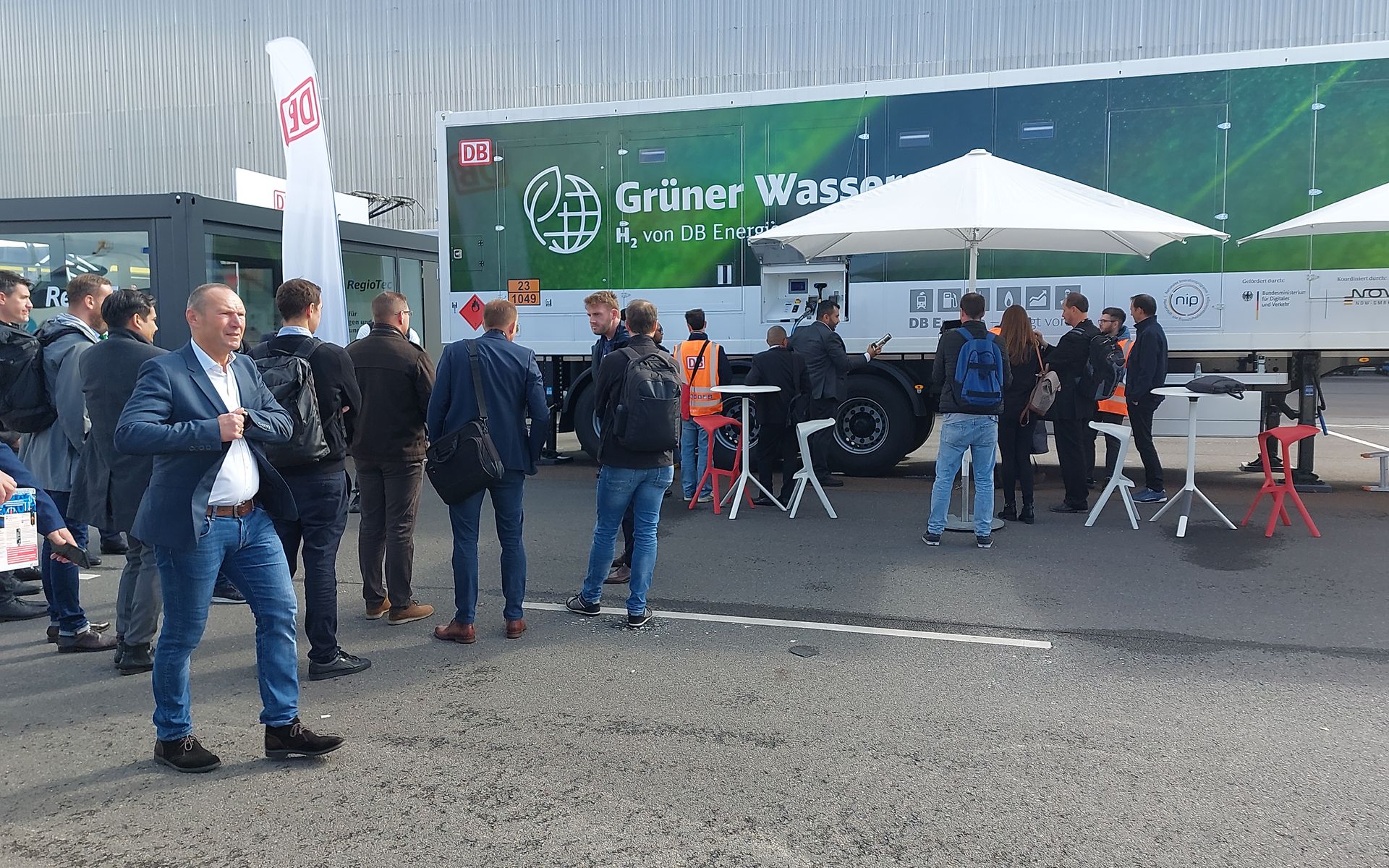 Wasserstoff-Trailer der DB Energie (Quelle: Deutsche Bahn AG)